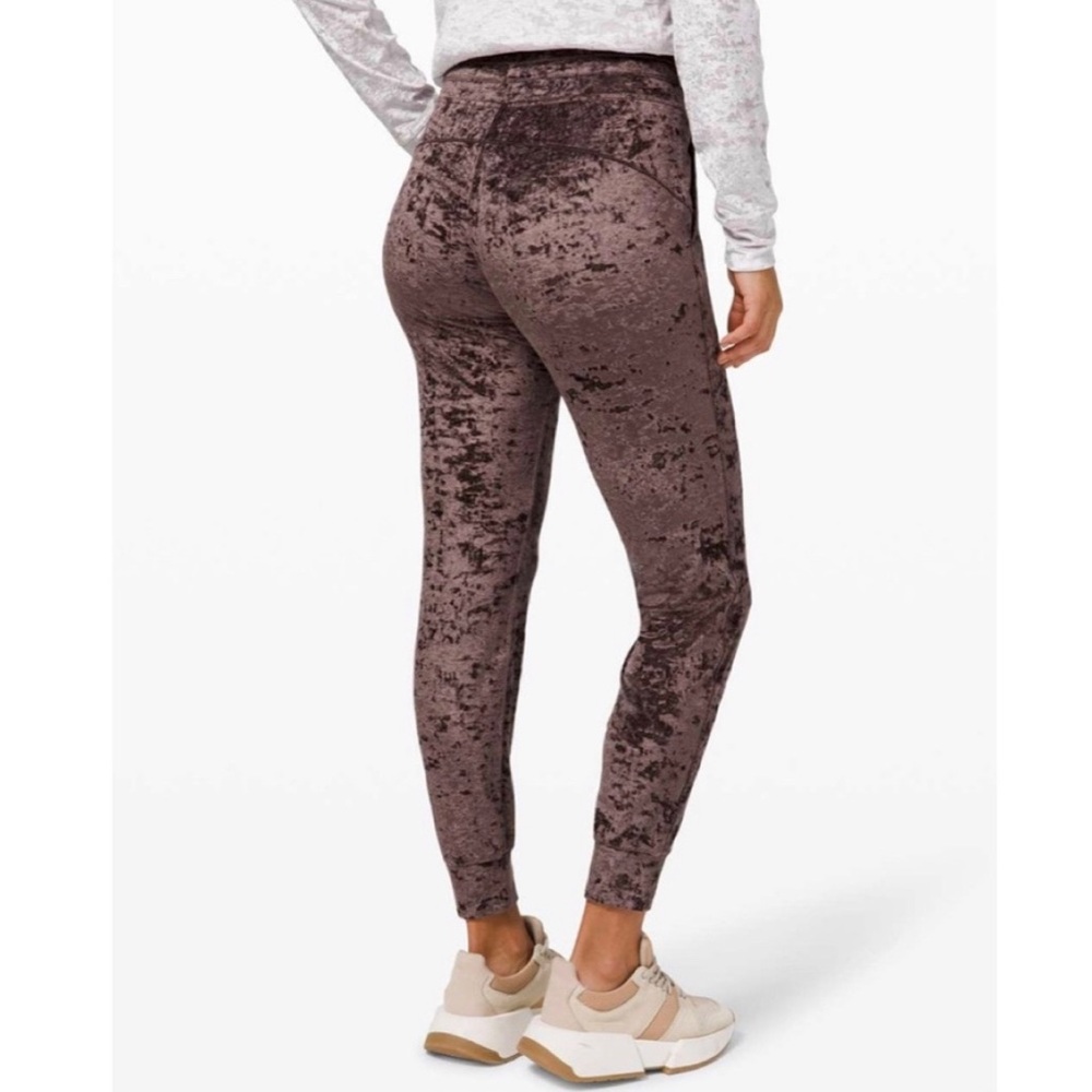 Lululemon Ready to Crush Joggers Crushed Velvet Pants in French Press Size 4